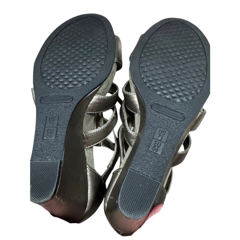 Aerosoles Plush Love Metallic Pewter Wedge Sandals Size 7.5 Comfort Shoes - Picture 10 of 12
